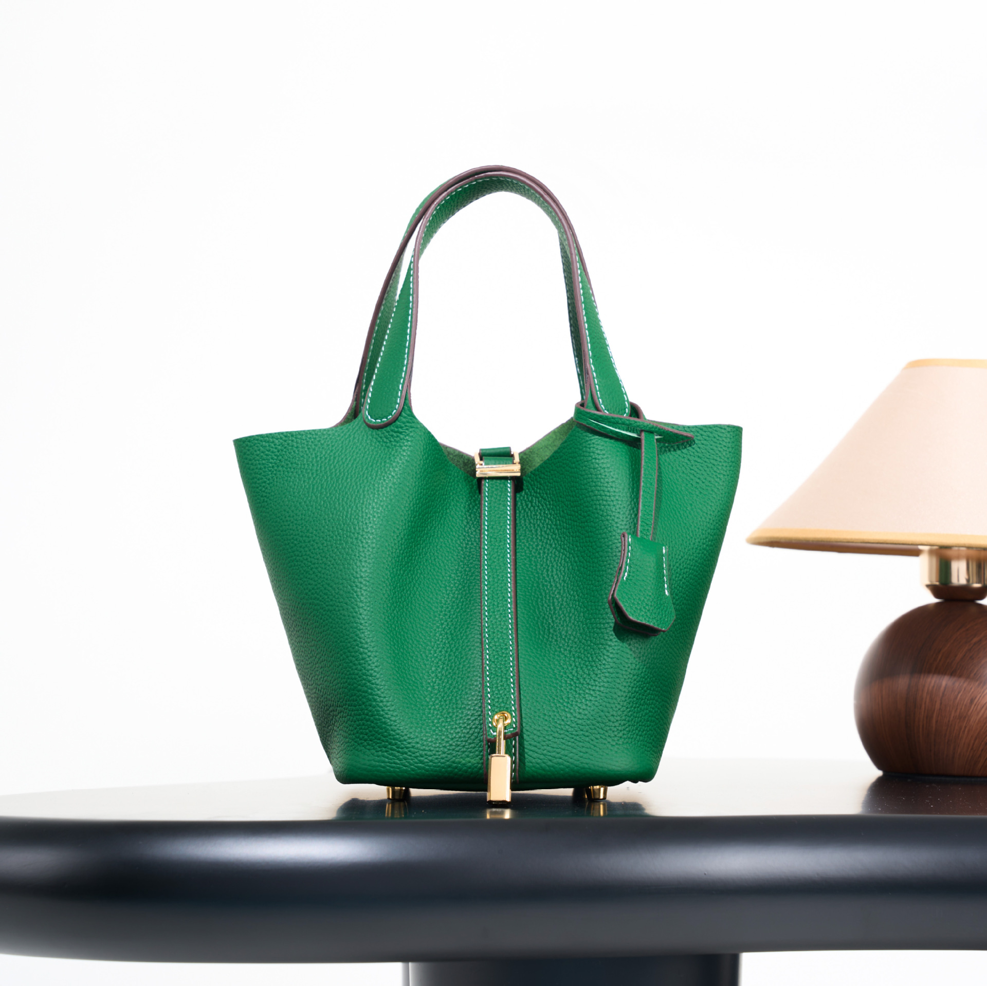 Boucle en velours vert doré
