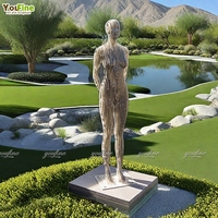 YouFine Moderne Geschnittene Edelstahl-Skulptur einer Sitzenden Frau, Spiegelpolierte Abstrakte Damenfigur für Garten und Plaza