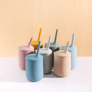 Venta al por mayor de etiqueta privada sublimación bebé niños silicona a prueba de derrames vasos con tapa de paja para niños pequeños bebés en blanco - Product Image 6