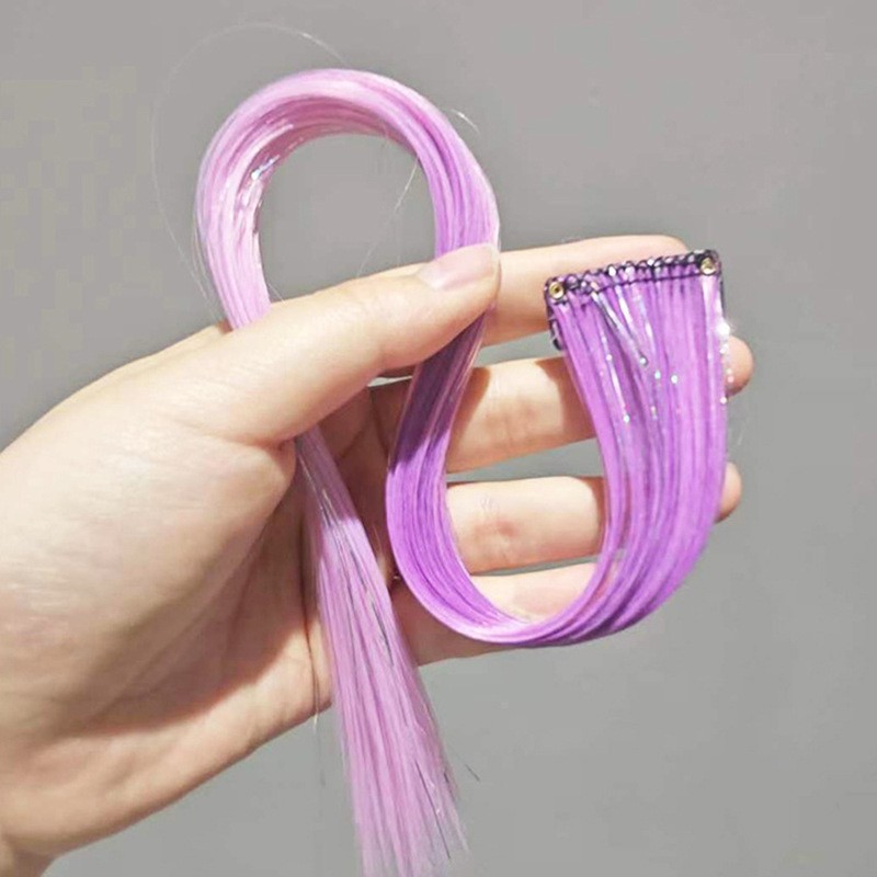 Cheveux dorés violet dégradé violet clair