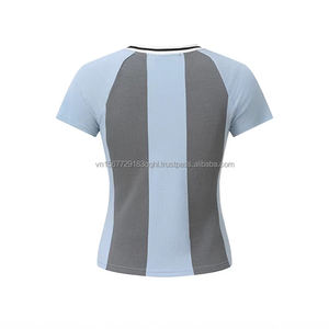 Camiseta de mujer con cuello redondo y manga corta, transpirable, estilo patchwork, diseño de jersey holgado, novedad de verano 2026, top de nicho con sentido del diseño. - Product Image 1