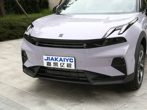 Elegante SUV Lynk & Co 06 Ultra Max Plus con Diseño Urbano en Contraste, Llantas de Aleación de 17 Pulgadas, Paquete de Techo Negro Flotante - Product Image 4
