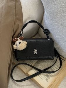 Nouveau sac à bandoulière carré avec fermoir et chaîne, design tendance pour femme - Product Image 2