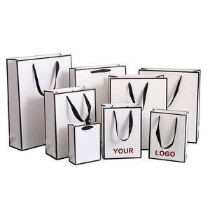 Sac en papier blanc de luxe de haute qualité, matériaux recyclés écologiques pour cosmétiques, chaussures, fourrures, emballage en papier blanc avec logo personnalisé - Product Image 2