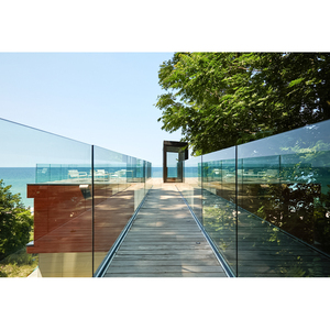 Balustrade en verre en <span class=keywords><strong>U</strong></span> de luxe moderne : Sublimez votre terrasse avec un style élégant et ouvert. - Product Image 3