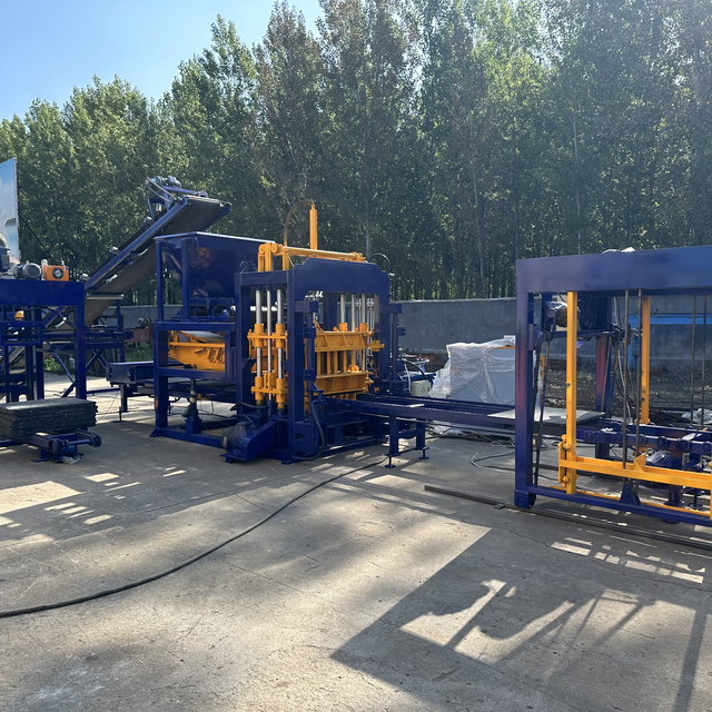 Factory Supplies Automatic Hollow Concrete Brick Making Machine, Cement Clay Block Manufacturing Machine