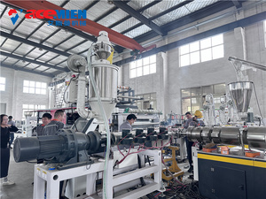 Ligne de production de tuiles de toit émaillées en plastique PVC + ASA, machine de formage de feuilles de toit ondulées en pvc