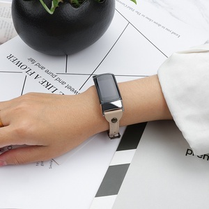<span class=keywords><strong>Bracelet</strong></span> de rechange en <span class=keywords><strong>cuir</strong></span> fin en forme de T pour <span class=keywords><strong>Fitbit</strong></span> <span class=keywords><strong>Charge</strong></span> 5 avec adaptateur en métal, <span class=keywords><strong>Bracelet</strong></span> de montre en <span class=keywords><strong>cuir</strong></span> véritable - Product Image 6