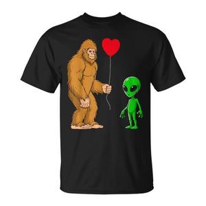 Maglietta Bigfoot Alien Love Sasquatch Heart per San Valentino - Product Image 1