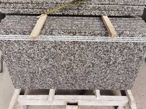 Granito de San Luis - Textura de Piedra Natural Marrón-Gris con Motas Plateadas, Venta al por Mayor para Decoración de Pisos/Paredes/Encimeras Interiores y Exteriores - Product Image 5