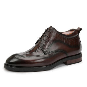 Chaussures en cuir très demandées, style anglais, brogues en cuir de vachette, chaussures Oxford formelles faites à la main pour hommes - Product Image 1