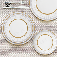 Ensemble d'assiettes en céramique gris-or élégantes motifs sophistiqués pour une décoration de table de mariage de luxe classique raffinée