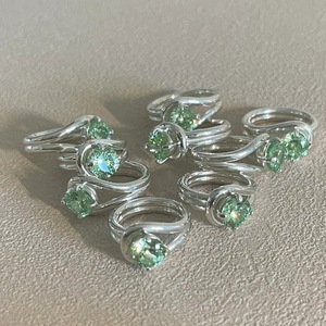 Anillo de Plata Pura S925 Hecho a Mano con un Solo Diamante, Anillo de Mujer con Diamante Paraiba Verde Oliva Multicorte de Alto Contenido de Carbono, Chapado en Oro de 18K - Product Image 1