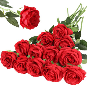 Per Uso di Emergenza: Composizione Floreale Artificiale a Cascata di Rose in Velluto Rosso, Regalo per San Valentino e Matrimoni - Product Image 1