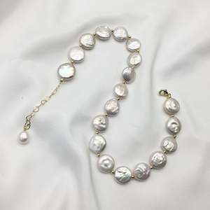 Conjunto de Joyería de Tres Piezas con Perlas de Agua Dulce, Collar, Pulsera y Aretes Finos - Product Image 3
