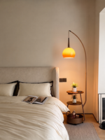 Lampe de chevet de style médiéval avec table intégrée pour chambre à coucher, lampe de lecture d'ambiance sur pied