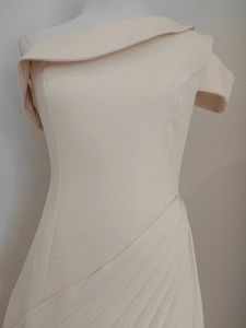 AELESEEN Robe de créateur asymétrique pour femme, Printemps-Été, Épaules dénudées, Patchwork Plissé, Coupe ajustée, Élégante pour Soirée - Product Image 3