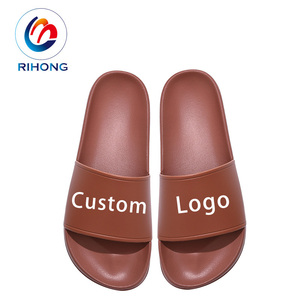Sandales de plage estivales professionnelles en gros à bas prix, avec logo en relief, conception OEM, pantoufles personnalisées pour jeunes et adultes - Product Image 6