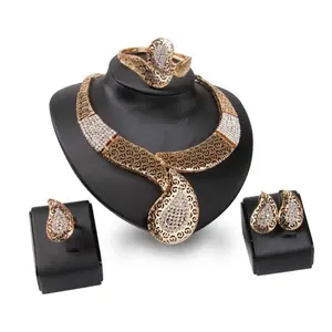 2020 новый тренд золотой сет Дубай ювелирные наборы африканские бусы ожерелье серьги браслет кольцо комплект ювелирных изделий оптом SJT4241