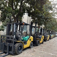 Nouvelle transpalette motorisée Komatsu de 3 tonnes, moteur diesel, transmission intégrale avec pneus pleins, bon état, vente à prix réduit