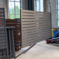 Panneaux de clôture modernes en aluminium à persiennes noires, clôture de jardin directionnelle pour l'intimité, ventilation extérieure pour villa
