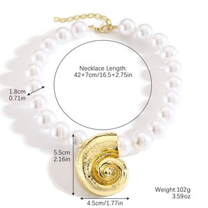 Collar con Colgante de Perlas Estilo Vacaciones en la Playa - Diseño Retro Inspirado en Perlas con Dijes de Estrella de Mar y Concha Marina - Product Image 5