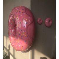 Sculpture en fibre de verre personnalisée en forme de donut, article de décoration pour fête, pour centre commercial, exposition d'art moderne