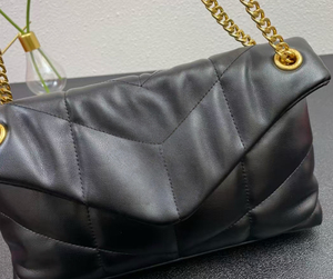 Bolso de Mano Clásico de Lujo con Grabado en Relieve y Cierre de Cremallera, Estilo Moderno, Alta Calidad, Opciones Personalizables para Venta al Por Mayor - Product Image 2