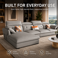 Canapé d'angle gris aspect cuir avec chaise longue, dossier capitonné et appuie-tête rembourrés pour salon, hôtel, appartement