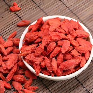 Bacche di Goji Biologiche Fresche dallo Ningxia, Cina, Sono Frutta Secca Salutare che Possono Essere Utilizzate per Preparare Tè o Mangiate Come Spuntino. - Product Image 2