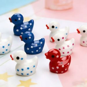 Nuevos Productos al por Mayor, Adornos de Plástico con Forma de Pato Amarillo y Estrella de la Bandera del Día de la Independencia, Decoraciones DIY para Micro Paisajes - Product Image 2