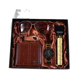 Coffret Cadeau 7 Pièces : Montre, Tondeuse à Cheveux, Portefeuille, Lunettes <span class=keywords><strong>de</strong></span> Soleil en Alliage Acier Inoxydable et Similicuir – Idéal pour <span class=keywords><strong>la</strong></span> <span class=keywords><strong>Fête</strong></span> <span class=keywords><strong>des</strong></span> <span class=keywords><strong>Pères</strong></span> et <span class=keywords><strong>la</strong></span> Journée <span class=keywords><strong>de</strong></span> l'Homme - Product Image 5