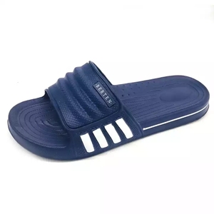 Nouvelles pantoufles tendance 2022 pour hommes et femmes, antidérapantes, douces, pour la maison, la douche, sandales de plage pour homme, tongs - Product Image 2