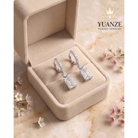 OEM ODM Boucles d'oreilles de mariage pendantes en argent sterling plaqué or blanc 18 carats avec moissanite taille émeraude, pavées, type Huggie