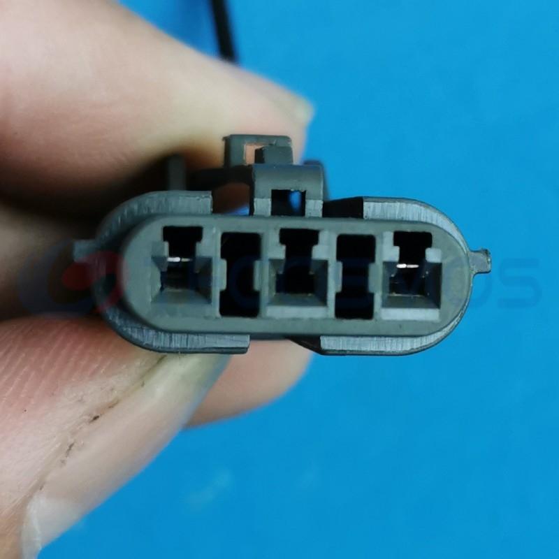 Car Connector For Hyundai Tucson has a 3pin taillight plug CT3-0065M