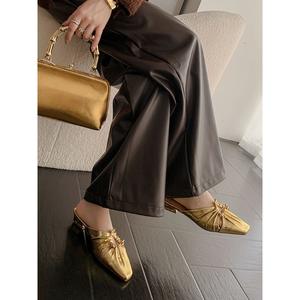 Mules plissées à bout carré ajouré, design français de niche, mules à bout fermé avec boucle métallique, sandales d'été pour femme pour l'extérieur - Product Image 2