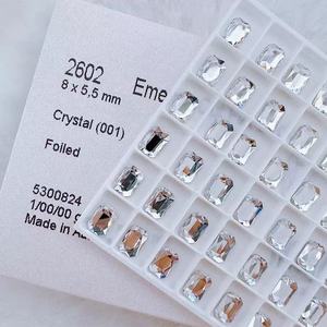 Cristalli Swarovski 2602 Rettangolari Termoadesivi Super Brillanti di Alta Qualità per Elevare Abiti Fai-da-Te, Scollature ed Eleganti Vestiti - Product Image 2