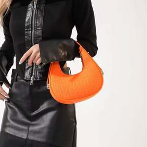 Sac bandoulière femme en feutre écologique à motif bonbons, fermeture éclair, couleur unie, été - Product Image 5