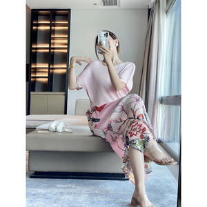 Set Camicia e Gonna per <span class=keywords><strong>Donna</strong></span> con Maniche a <span class=keywords><strong>Tre</strong></span> Quarti Plissettate, Vita Alta, Casual, Ampio, Snellente, Ringiovanente, con Stampa Caratteristica per Uso Quotidiano - Product Image 6