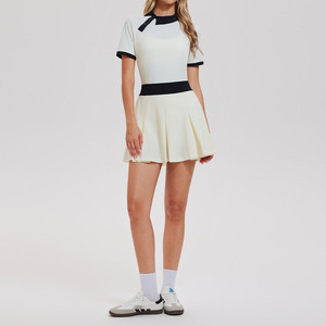 Ensemble de jupe plissée et de polos 2 pièces élégants avec logo personnalisé pour l'été, avec anneau en D, idéal pour le golf, le badminton, le paddle-tennis et le tennis en extérieur - Product Image 4
