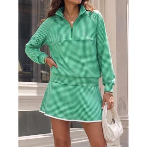 Conjunto de 2 piezas a cuadros para mujer, sudadera con media cremallera, minifalda pantalón, cuello alto, manga larga, estilo preppy, ajuste por encima de la rodilla - Product Image 2
