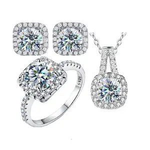 कम कीमत वीवीएस 1ct 6.5mm आइस्ड-सीटी कुशन आकार हीरे के गहने की अंगूठी हार बाली सेट 925 स्टर्लिंग चांदी महिलाओं को शादी के लिए
