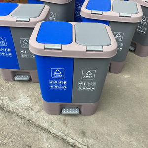 Contenedor de basura de plástico silencioso para interiores, de 20L, para residuos húmedos y secos, con accionamiento a pedal; Contenedor de basura de 40L con doble apertura y accionamiento manual. - Product Image 1
