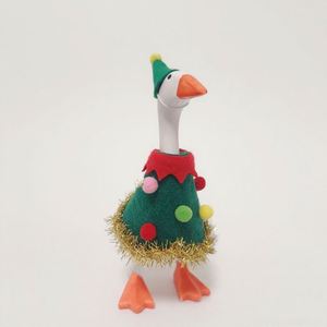 Figura de Ganso Blanco de 7 Pulgadas con Ropa Navideña, Versión Mini - Product Image 1