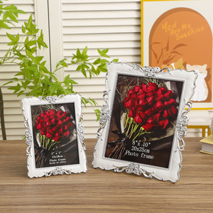 Cornice per <span class=keywords><strong>Foto</strong></span> in <span class=keywords><strong>Plastica</strong></span> Bianca Intagliata con Decorazioni a Spirale Elegante Cornice Leggera per <span class=keywords><strong>Foto</strong></span> - Product Image 1