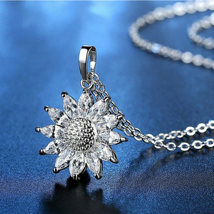 Collar con colgante de girasol para mujer, accesorios de cadena larga para uso diario a la moda - Product Image 1