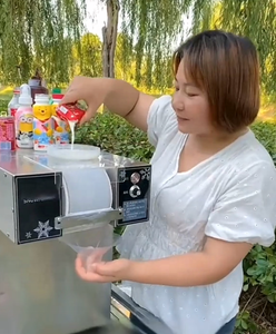 Máquina Comercial Personalizada para Hacer Hielo en Escamas, Motor de Doble Voltaje 220V/110V, Alta Productividad, Máquina Móvil para Hacer Bingsu - Product Image 4