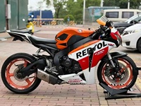 Moto Supersport d'occasion Honda CBR1000RR avec carénage complet, 999 cm³, moteur quatre cylindres en ligne, refroidissement liquide, ABS, embrayage assisté, IMU électronique