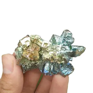 Menjual Kristal Bijih Kristal Bismut Alami untuk Mengumpulkan Ornamen Logam