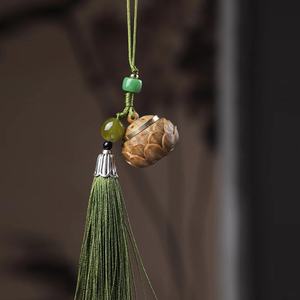 Liontin Gantungan Kunci Ponsel Ukiran Kayu Cendana Hijau Berbentuk Pixiu Terong Berongga dengan Kantong Dupa Cendana - Product Image 3